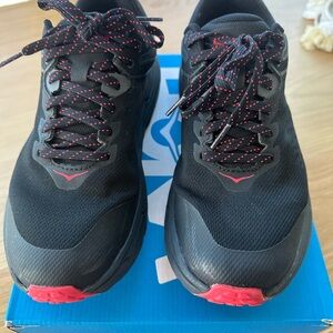 HOKA W 7.5 Challenger ATR 6 GTX. Barely worn, no stains, no tears, good tread.